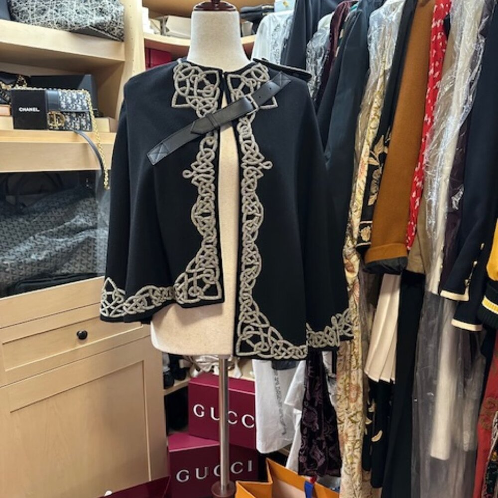 ALEXANDER MCQUEEN BLACK WOOL CAPE - Picture 2 of 11